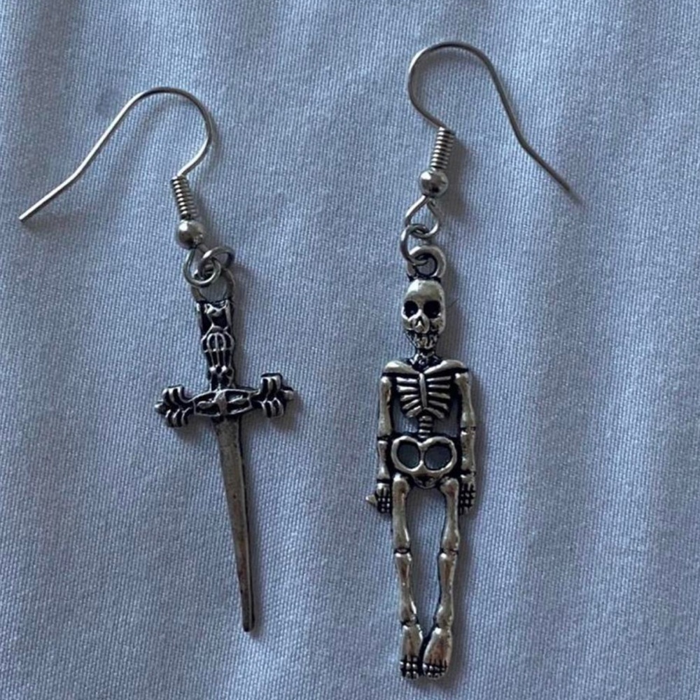 Skeleton/Dagger Earrings 🗡 ☠️